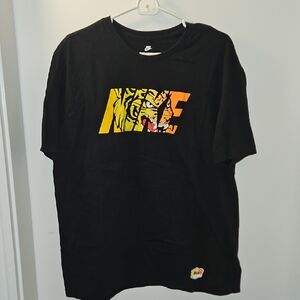 Nike Men's Black Graphic T-Shirt